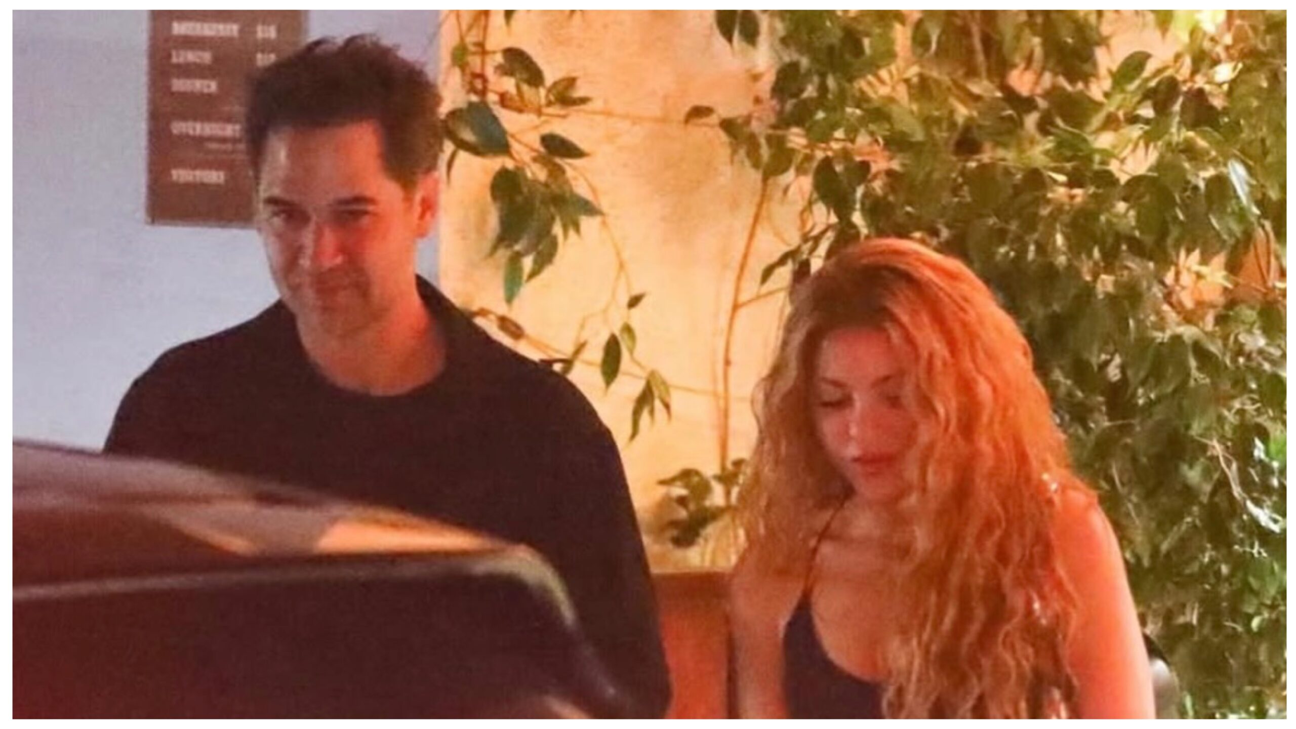 Shakira Vista Com O Ator Manuel Garcia Rulfo Em Los Angeles shakira-vista-com-o-ator-manuel-garcia-rulfo-em-los-angeles